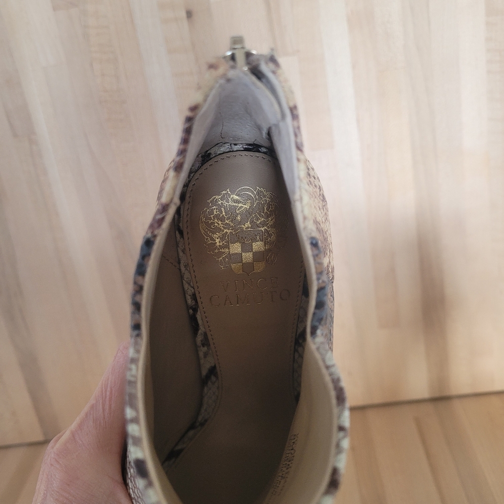 Vince Camuto Aritziana Open Toe Leather Snakeskin Embossed Shooties. Size 8 - Picture 10 of 11